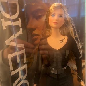 NIB! Divergent Tris-Barbie Black Label!!